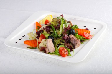 et ve peynir ile doldurulmuş patlıcan