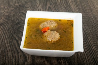 Köfte, patates ve havuç çorbası