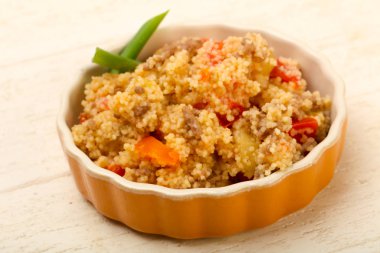 Etli ve sebzeli kuskus.