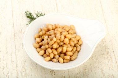 Dereotu şubesi ile kasede beyaz börülce