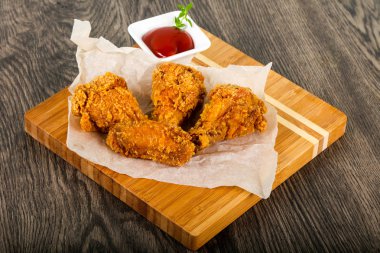 Ketçap ile çıtır tavuk kanatları