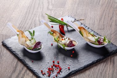 Yılan balığı ve Bıldırcın yumurta ile snack