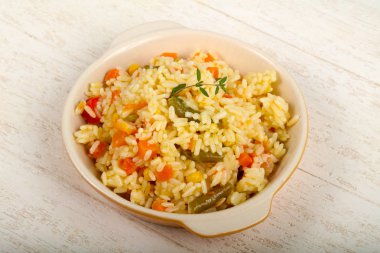 Sebze ve otlar ile Meksika pirinç