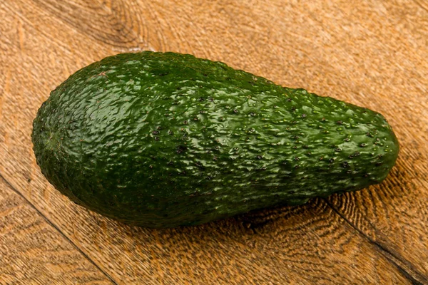 Verse Groene Rijpe Avocado Houten Achtergrond — Stockfoto