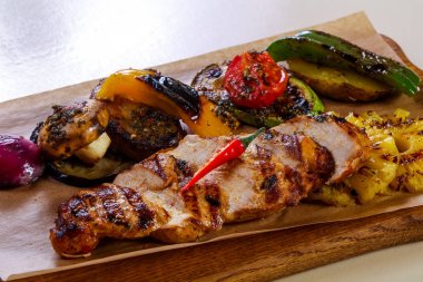 Sebzeli ızgara tavuk göğsü