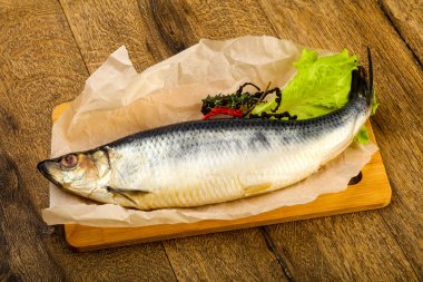 Biber ve baharatlı tuzlu ringa balığı.