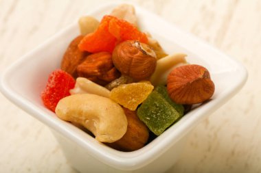 Fındık ve kuru meyve karışımı