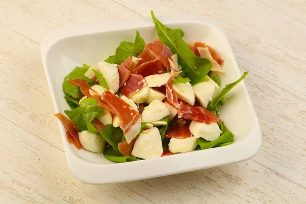 Salada Com Proscuitto Mussarela Rúcula Azeite — Fotografia de Stock