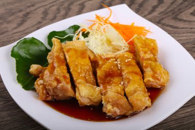 Teriyaki tavuk sesam tohum ve biber ile