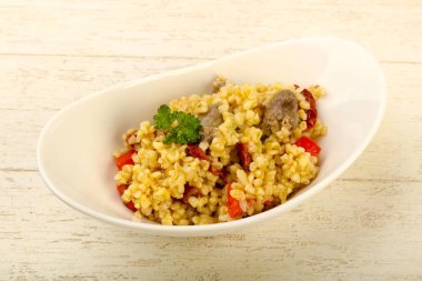 Tavuk kalbi ve kuru domatesli bulgur.