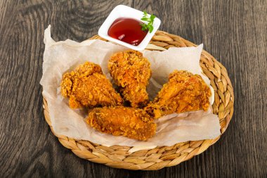 Ketçap ile çıtır tavuk kanatları