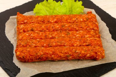 Çiğ Dana sosis ızgara için