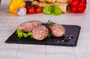 Çiğ Domuz pirzola - kıyılmış et