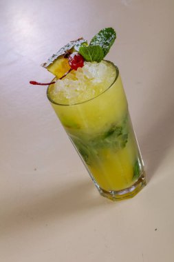 Mojito ananas ve nane ile