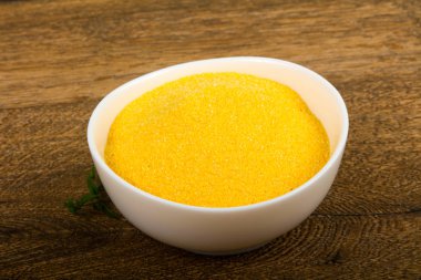 Ham polenta yemek pişirmek için hazır