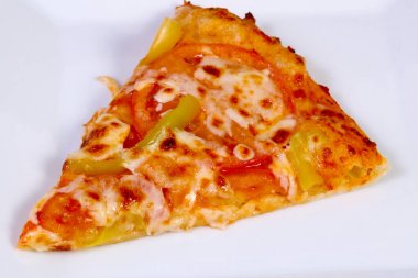 Pizza sarı dolmalık biber ile