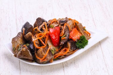 Kabın içinde turşu turşusu patlıcan