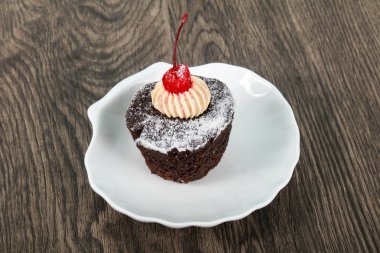 cherry ile çikolatalı kek