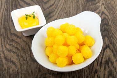 Peynir soslu Mısır topları