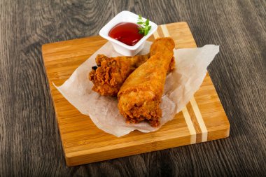 Ketçap ile çıtır tavuk budu