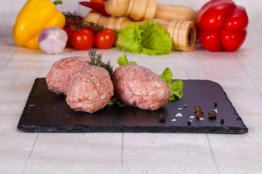 Çiğ Domuz pirzola - kıyılmış et