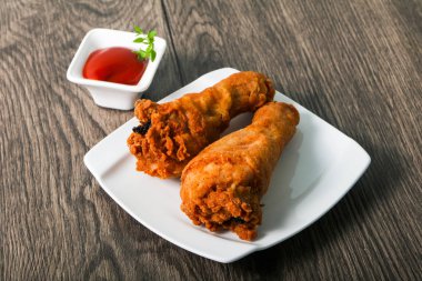 Ketçap ile çıtır tavuk budu