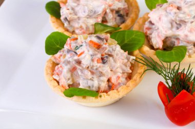 Rus salatası kanepe Ruccola hizmet