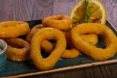 Hizmet limon sos ile kalamar halkaları