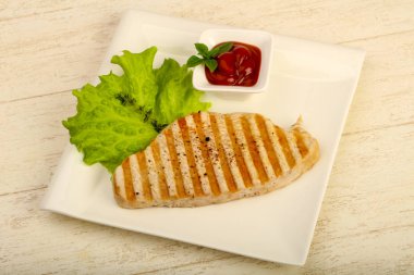 Baharatlar ve sos ızgara hindi biftek