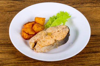 Kekik ile haşlanmış somon