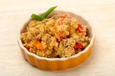 Etli ve sebzeli kuskus.