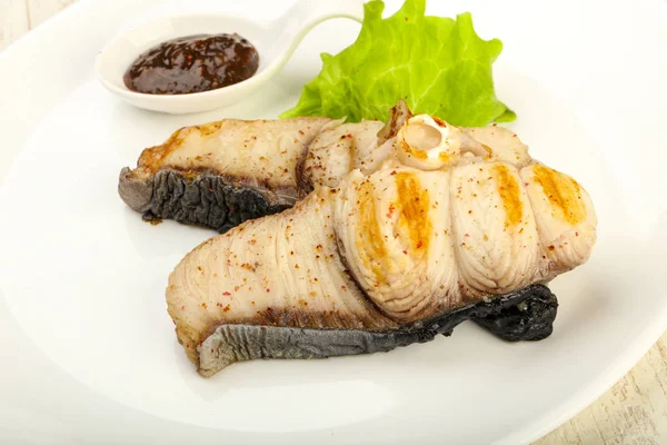 Bife Tubarão Grelhado Com Molho Pimenta Folhas Salada — Fotografia de Stock