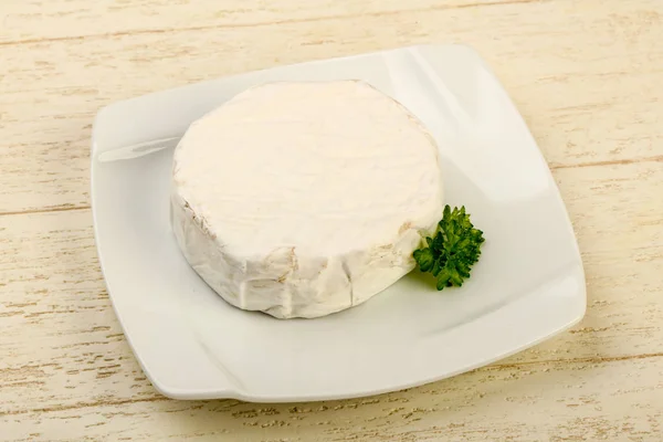 Camembert Sajt Petrezselyem Mint Fából Készült Háttér — Stock Fotó