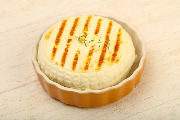Brânză Grătar Suluguni Masă Albă — Fotografie, imagine de stoc