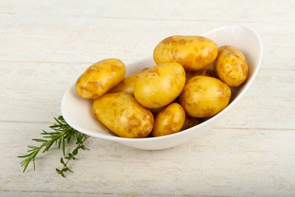 Raw young potato with herbs