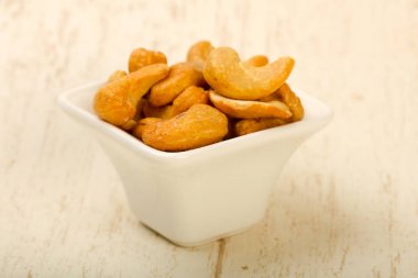 Kaju fıstığı yığın beyaz plaka