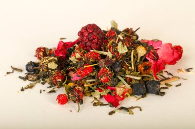 Aroma çay yığın meyve, meyveler ve otlar ile