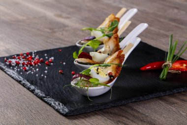 Yılan balığı ve Bıldırcın yumurta ile snack