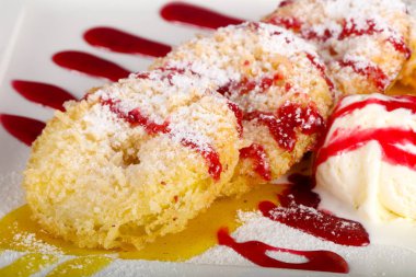 Fried ananas ile syrope