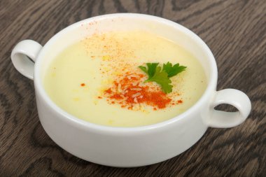 Baharat ile peynir çorbası