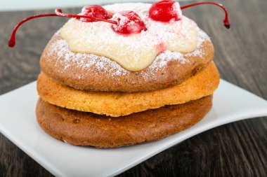 Kiraz ve shugar tozu ile gözleme