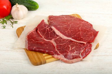 Ham sığır eti biftek yemek için hazır