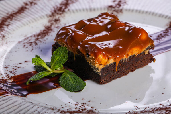 Caramel brownie cake served caramel