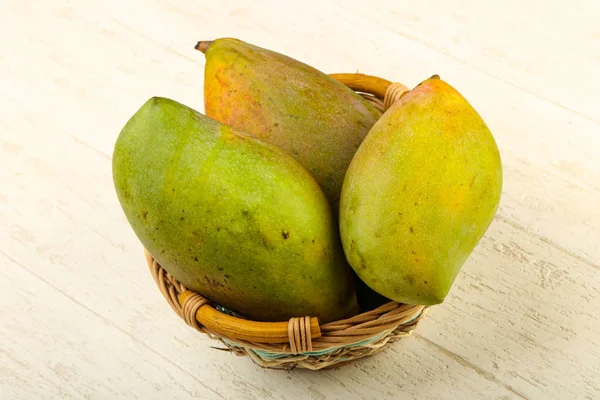 Tropisch Fruit Mango Heap Houten Achtergrond — Stockfoto