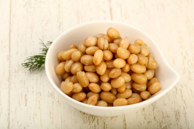 Dereotu şubesi ile kasede beyaz börülce