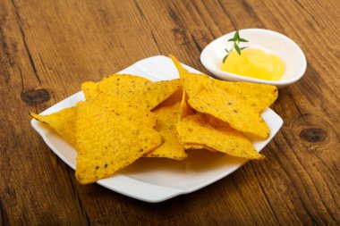 Nacho peynirli sos ile