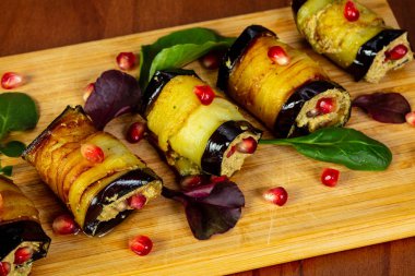 Fındık ve peynirli patlıcan rulo