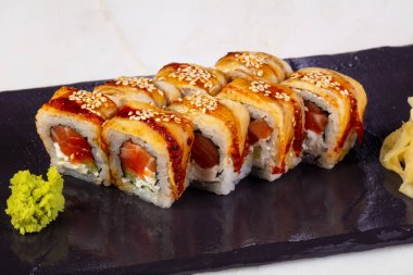 Yılan balığı ve wasabi ile Kanada rulo