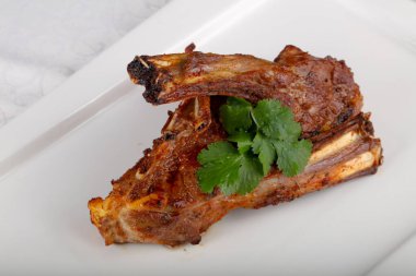 Kişniş yapraklı kuzu rostosu