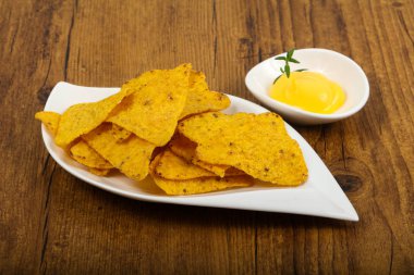 Nacho peynirli sos ile